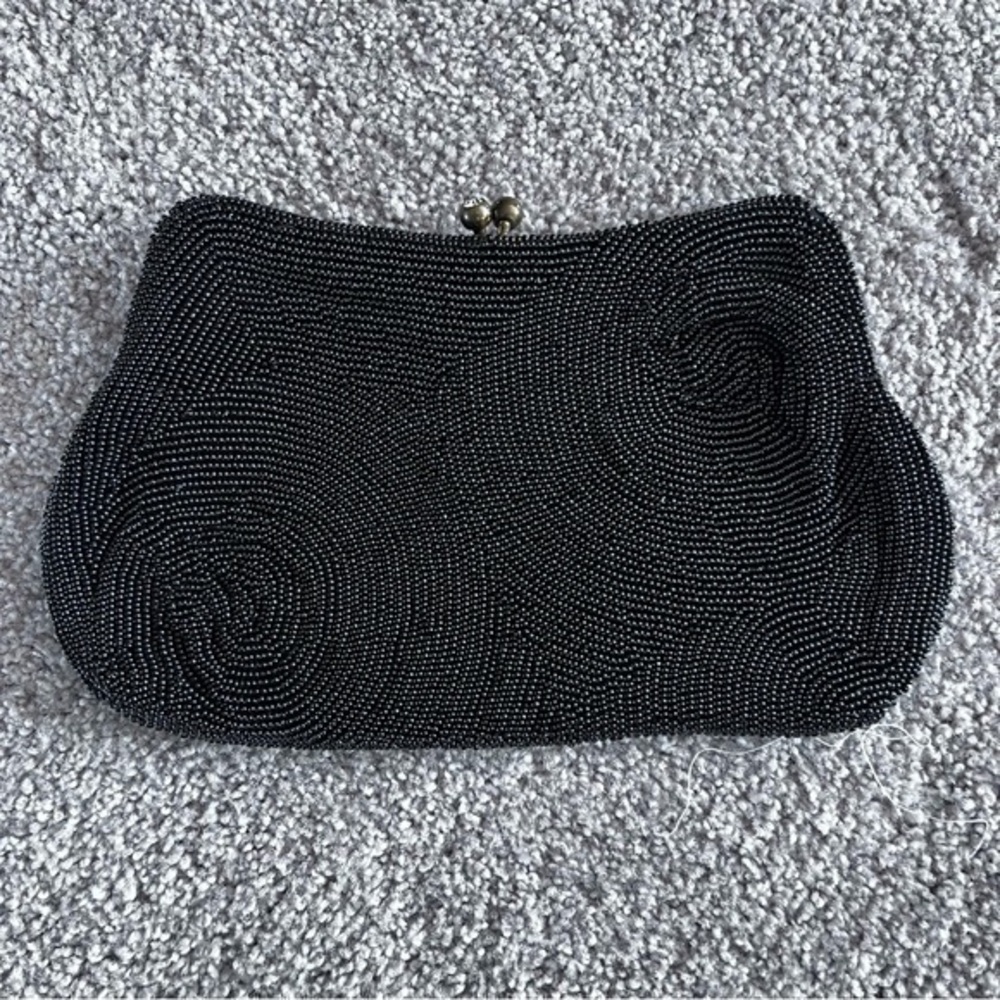 💚Vintage Mantessa hand beaded small clutch